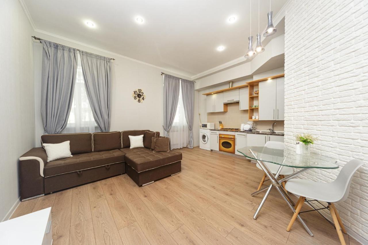 Apartment Zhukovskogo 17 Odessa Exterior foto
