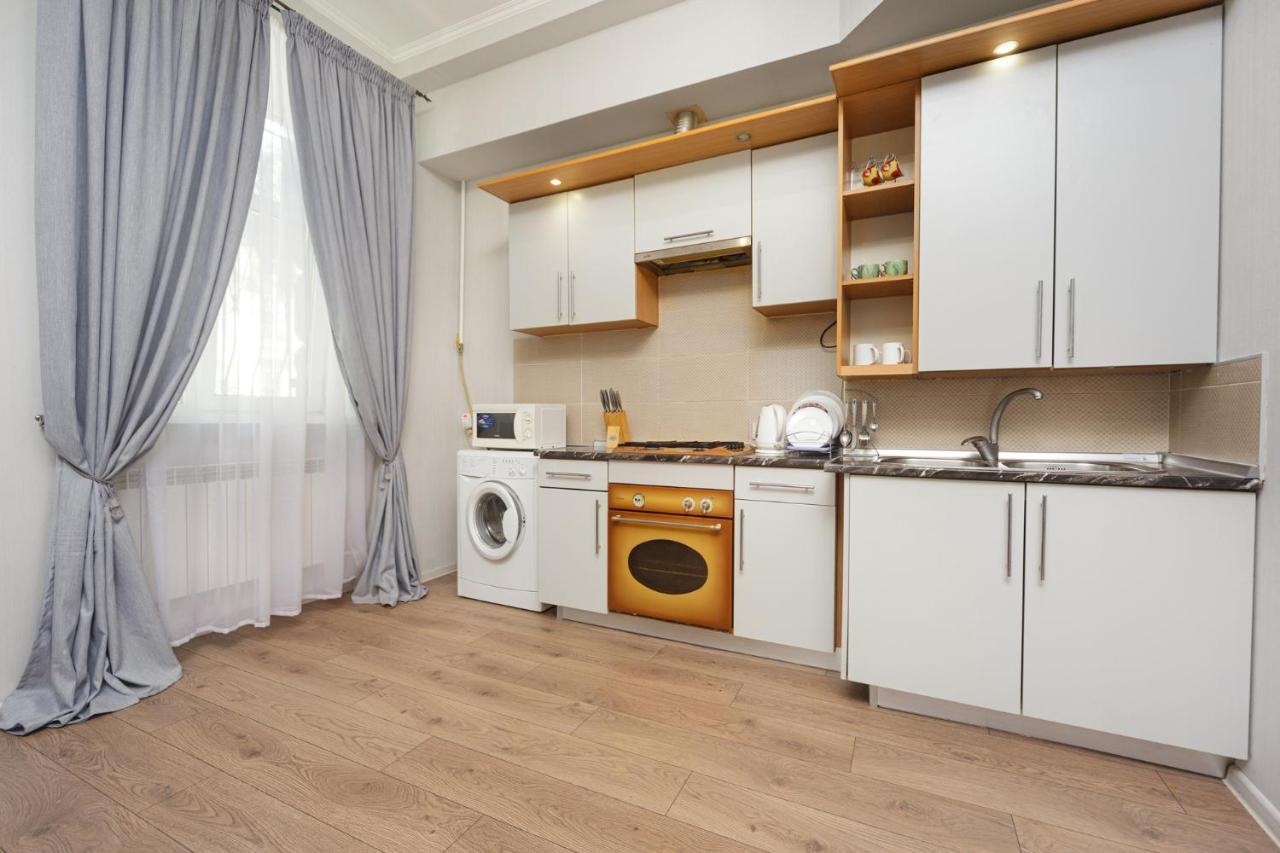 Apartment Zhukovskogo 17 Odessa Exterior foto