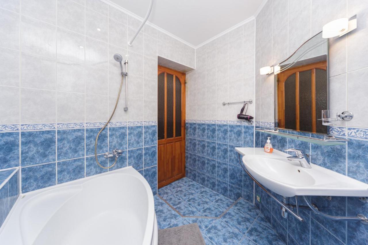 Apartment Zhukovskogo 17 Odessa Exterior foto