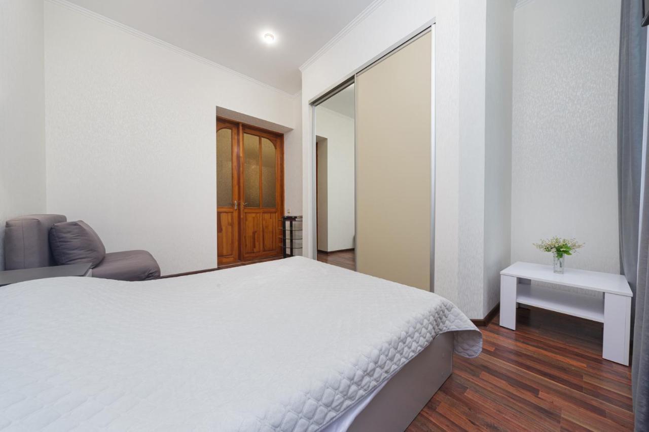 Apartment Zhukovskogo 17 Odessa Exterior foto